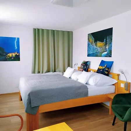 Garni Areka Czeski Krumlow